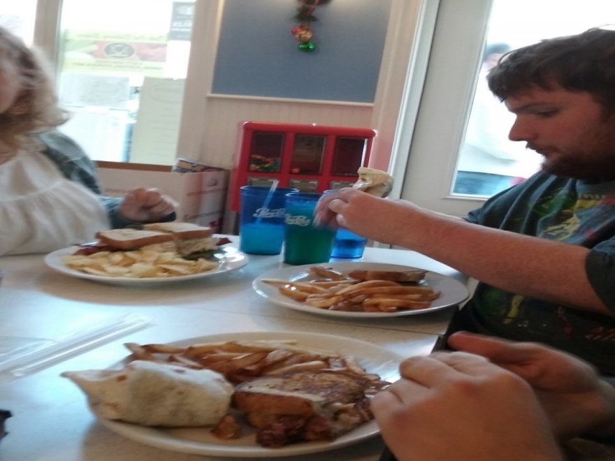 Rayne's Reef Soda Fountain & Grill